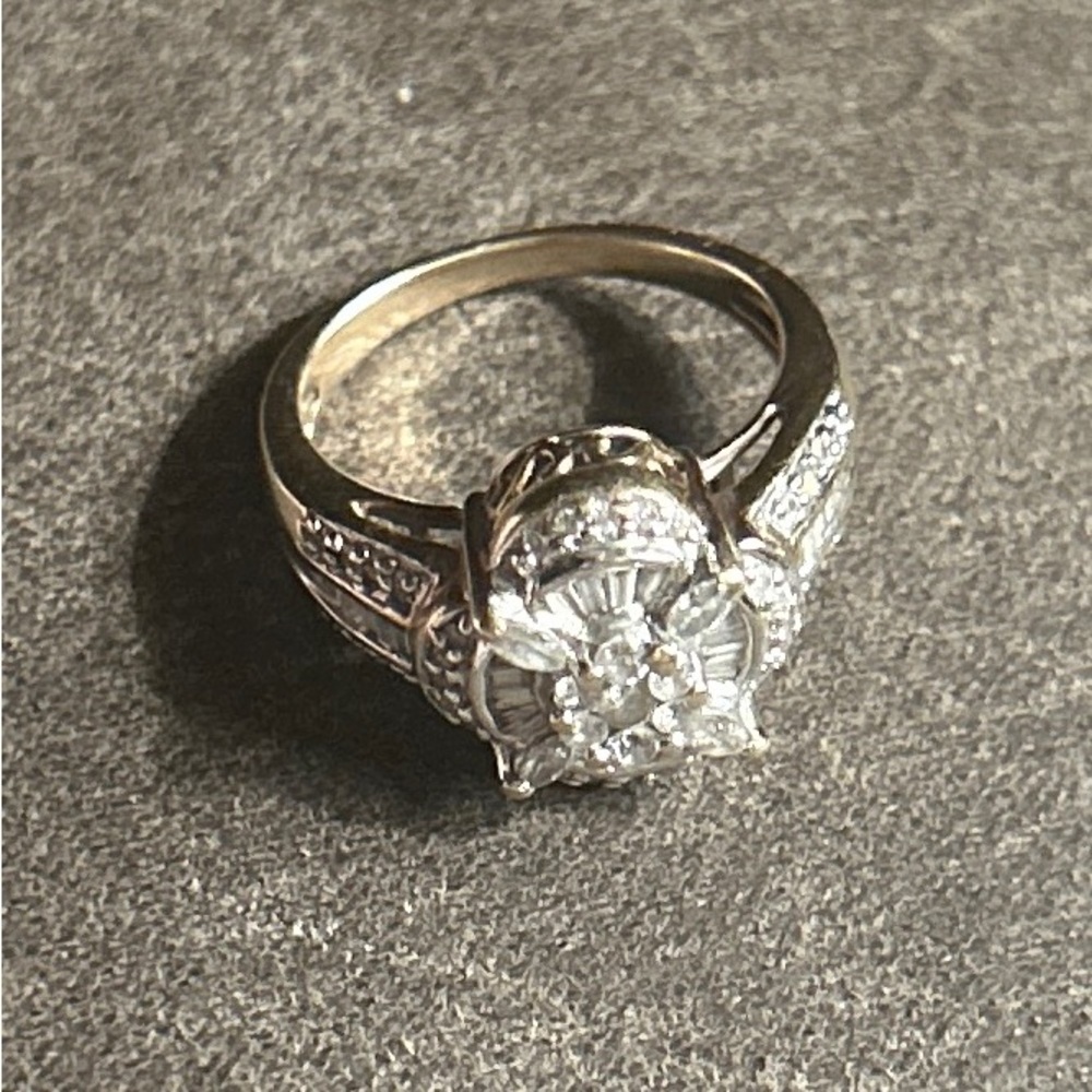 Elegant Diamond Statement Ring - Picture 3 of 16